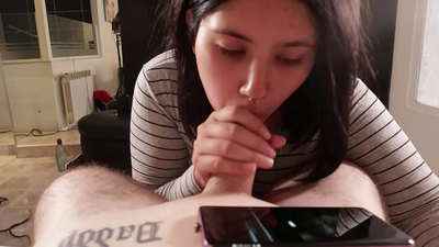 Ina ba'a 'yar uwata yayin da take kallon Disney [Cum]