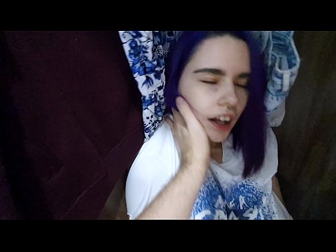 ❤️ Ya sami kanwata a cikin kabad ya taimaka mata ️ Batsa ☑